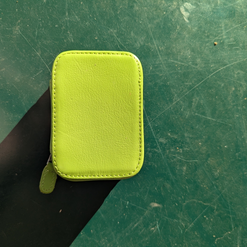 Rowallan Green Cosmetic Bag with Bottles - Picture 3 of 3